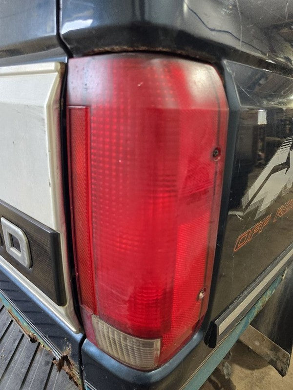 Passenger Tail Light From 8501 GVW Fits 90-97 FORD F250 PICKUP 640542