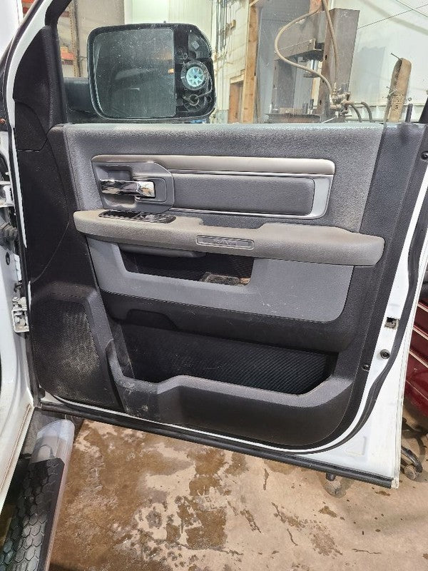 RAM3500   2015 Front Door Trim Panel 652871