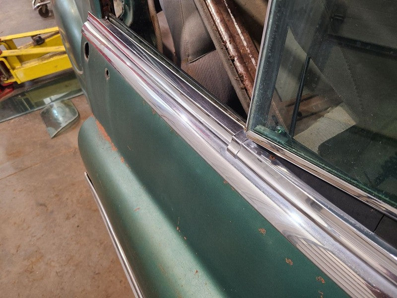 BUICK     1951 Door Moulding Front 656424