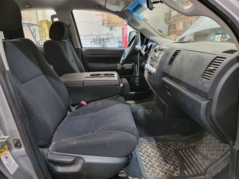 TUNDRA    2008 Owners Manual 552136