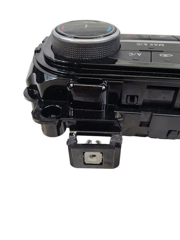 Temperature Control Front With Dual Zone Fits 22 ESCAPE 615615