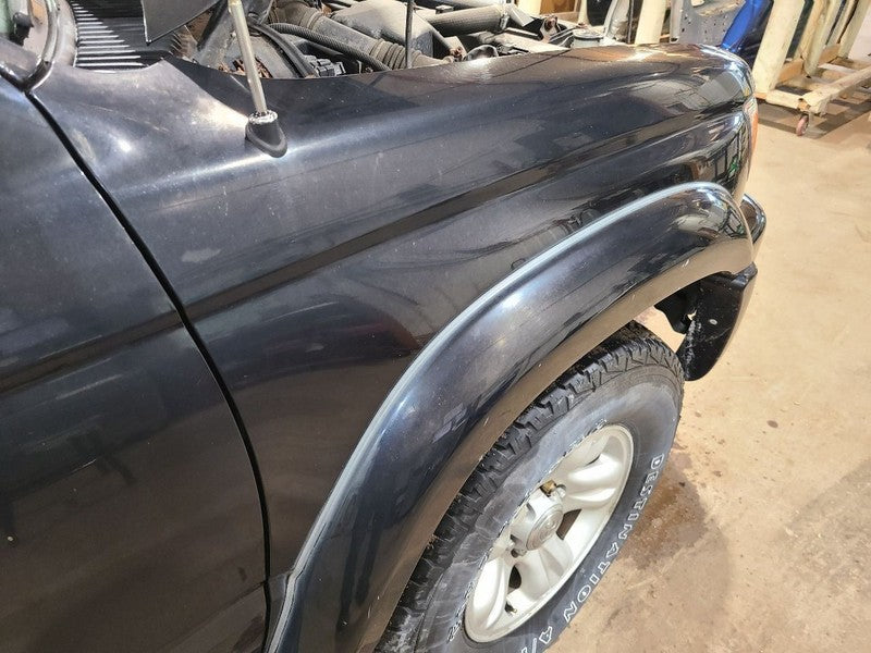 Passenger Fender With Fender Flare Large Fits 96-02 4 RUNNER 677443