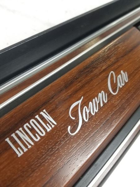TOWN CAR  1988 Dash Bezel 282260