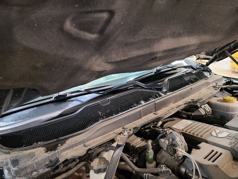 RAM3500   2022 Cowl 664384
