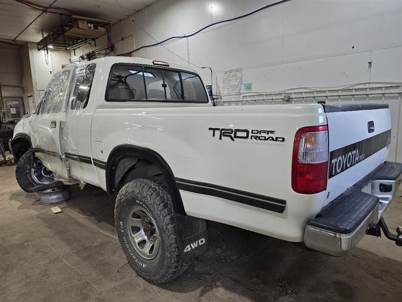 T100      1995 Seat Belt Rear 593147