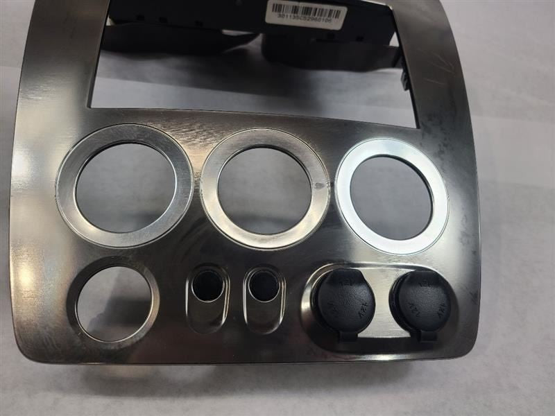 H3        2006 Dash Bezel 606447