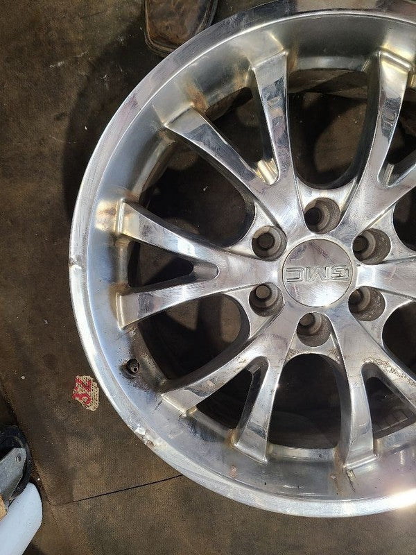 YUKONXL15 2014 Rare 22" 6 V Spoke Wheel 88967764    R639585