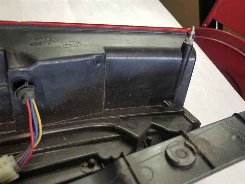 Passenger Tail Light Without Premium Collection Fits 07-14 ESCALADE 26