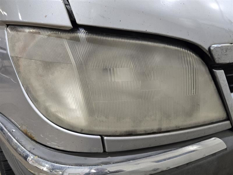 Passenger Right Headlight Without Fog Lamps Fits 02-06 SPRINTER 2500 6
