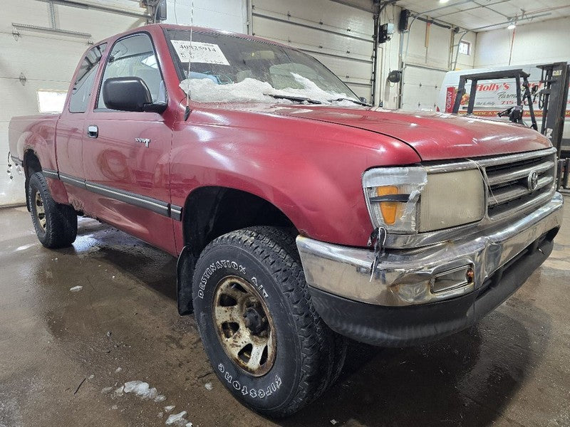 T100      1995 Seat Belt Rear 617886