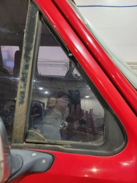 Passenger Right Front Door Vent Glass Fits 92-97 FORD F250 PICKUP 5704