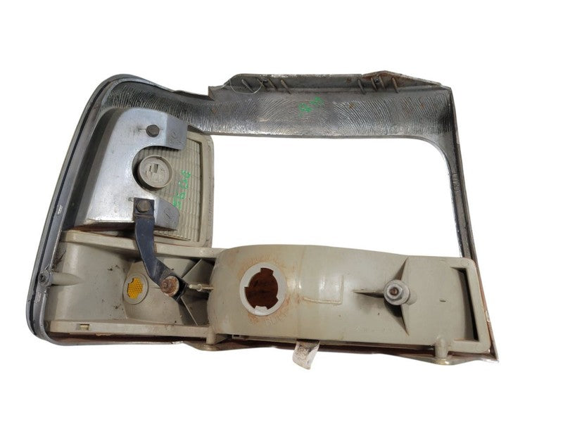 Driver Corner/Park Light From 8501 GVW Fits 92-97 FORD F250 PICKUP 671