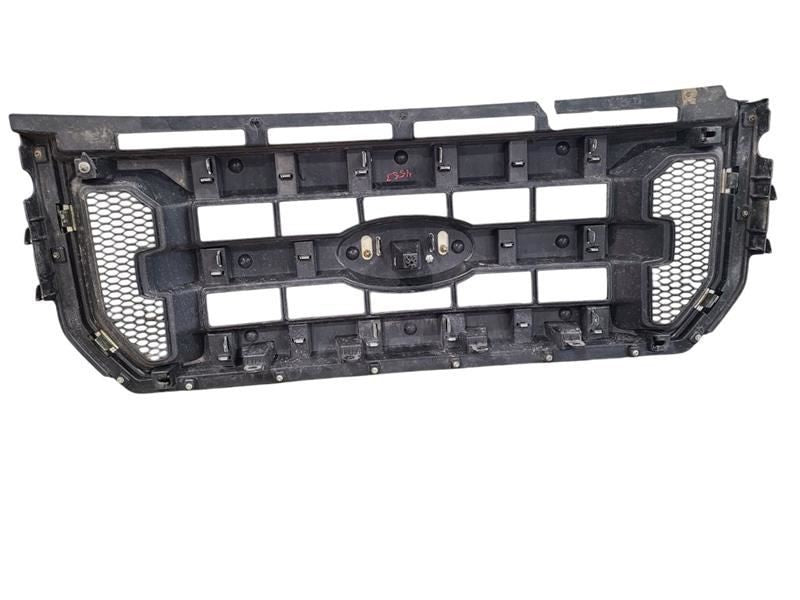 Grille XLT 3 Chrome Center Bars Fits 15-17 FORD F150 PICKUP 580042