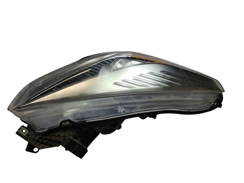 Passenger Headlight Halogen Projector With LED Accent Fits 17-19 ESCAP