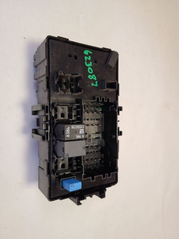 SUBURBN15 2015 Fuse Box Cabin 623087