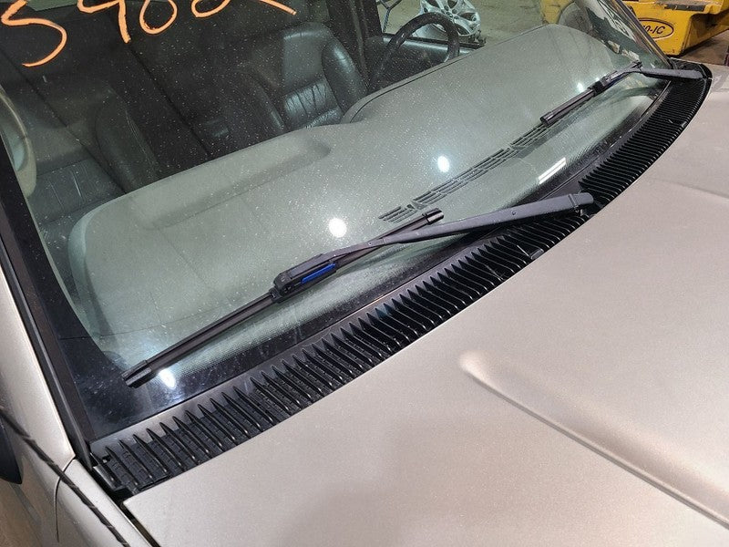 YUKON     1998 Cowl 664305