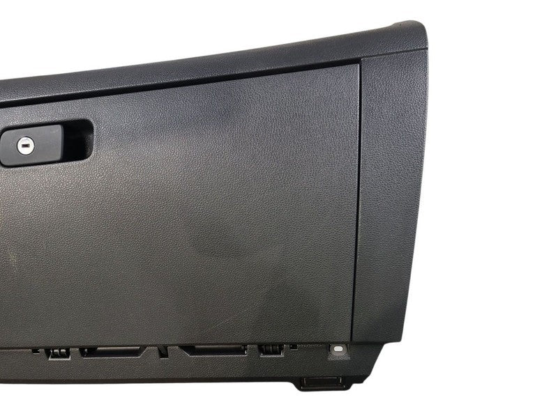 PASSAT    2022 Glove Box 637890