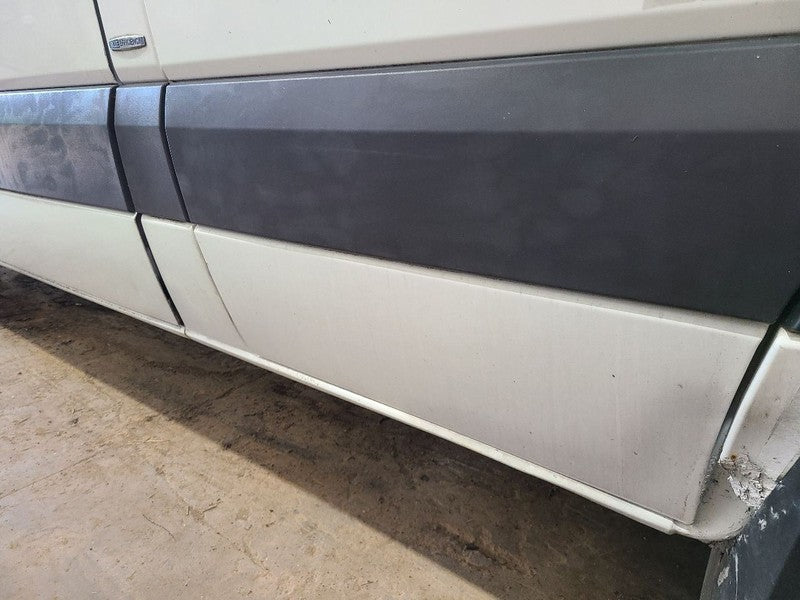 Passenger Right Front Door Fits 10-18 MERCEDES SPRINTER 2500 673573