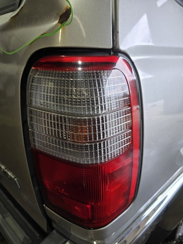 Passenger Right Tail Light Fits 96-00 4 RUNNER 640650