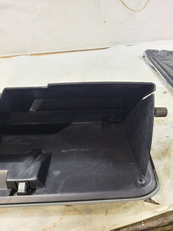 F350SD    2005 Glove Box 647987