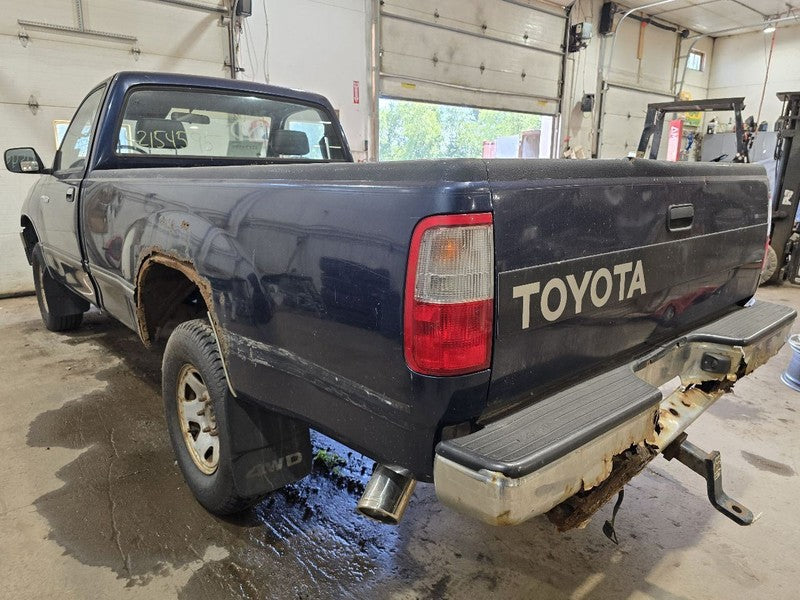 T100      1993 Seat Belt Front 638181
